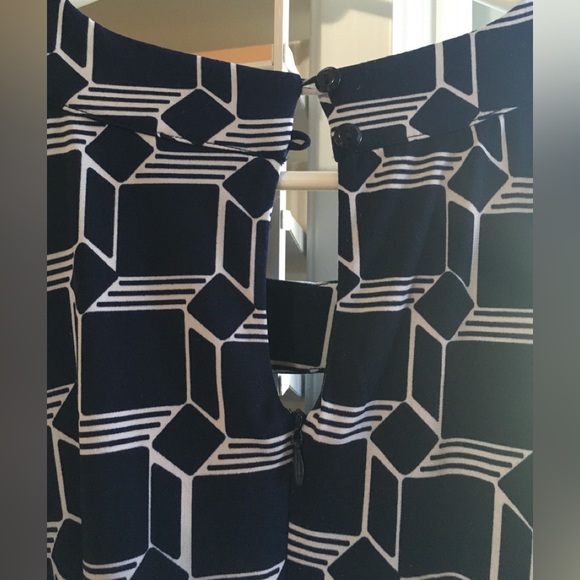 EN FOCUS Jumpsuit, EUC Navy Blue/White Geometric pattern, polyester US8 - Picture 2 of 3